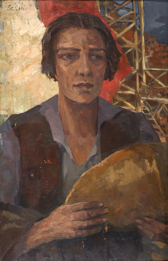Stanisława Paradowska-Gajewska, Praca i chleb, 1956; tektura, olej, 82 x 53 cm; nr inw. MPK/SW/247 Fotografia obrazu autorstwa Stanisławy Paradowskiej-Gajewskiej, zatytułowanego Praca i chleb, namalowanego farbami olejnymi na tekturze około 1956 roku. Przedstawia kobietę w średnim wieku, w ujęciu do pasa, na wprost. Twarz szczupła, smagła, z podłużnymi piwnymi oczami, prostym nosem i małymi ustami. Włosy jasnobrązowe, krótkie, z przedziałkiem pośrodku. Ubrana w brązową kamizelkę i jasnofioletową bluzkę. Przed sobą trzyma podłużny bochenek chleba. Tło po lewej w kolorze rozbielonego różowego ugru i czerwieni, po prawej widoczny fragment rusztowania.