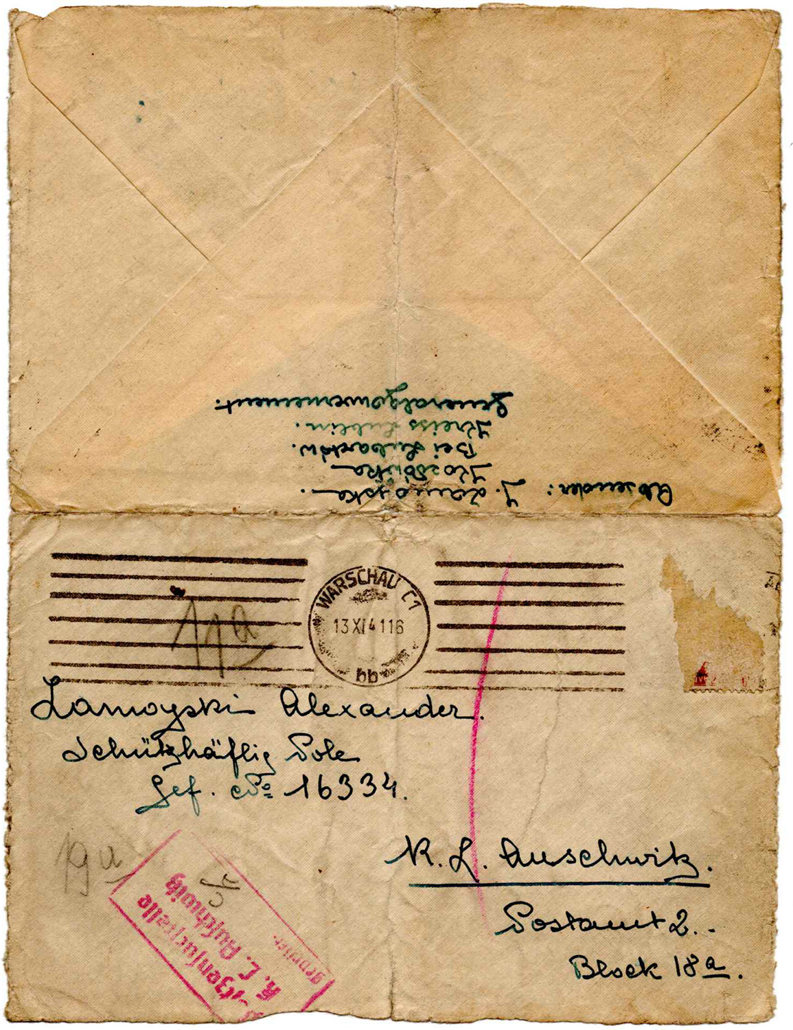 3. Koperta na listy zaadresowana do Aleksandra Zamoyskiego, do obozu koncentracyjnego w Auschwitz, 1941 rok, archiwum Inki (Jadwigi) Zamoyskiej. 3. Fotografia współczesna przedstawia rozłożoną kopertę pocztową w kolorze jasnego brązu. Na jednej stronie od góry: pomiędzy czarnymi poziomymi liniami okrągła pieczątka pocztowa z napisem Warschau 13 XI 4116. Poniżej z lewej strony odręcznie: Zamoyski Aleksander i napis po niemiecku. W prawym dolnym rogu odręcznie: podkreślone K. L. Auschwitz, pod tym napis w języku niemieckim. W lewym dolnym rogu odwrócona czerwona pieczątka z napisem w języku niemieckim. Na odwrociu koperty od góry odwrócony odręcznie wpisany adres: J. Zamoyska, Kozłówka, dalej w języku niemieckim.