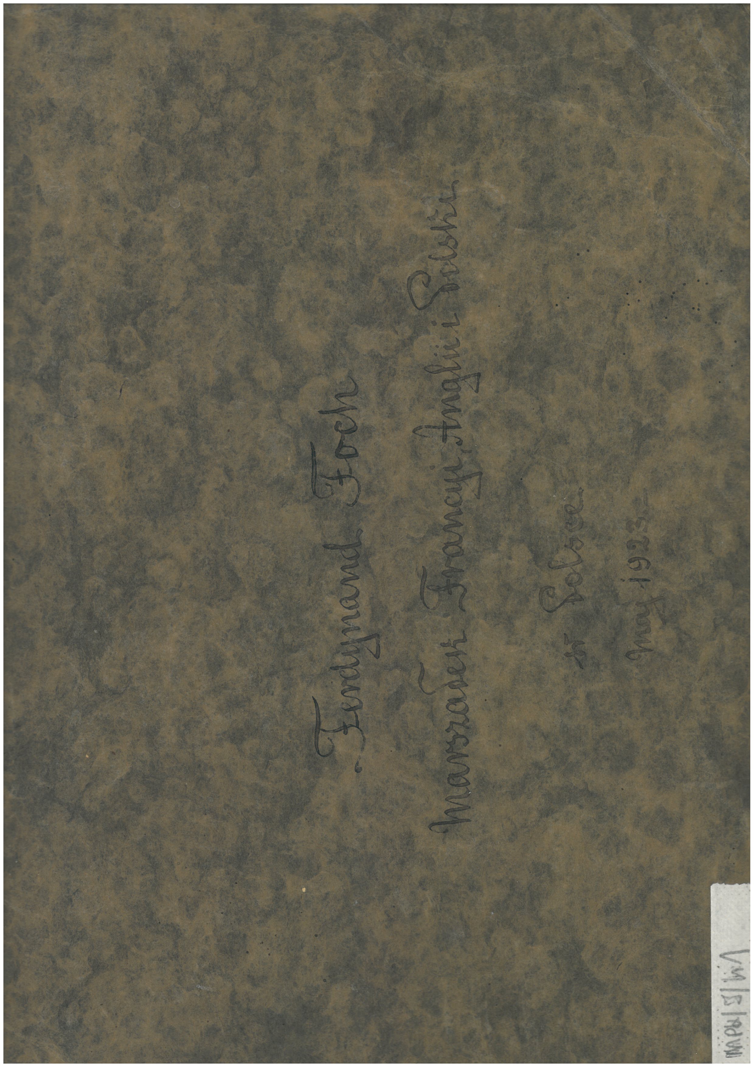 Album pamiątkowy „Ferdynand Foch Marszałek Francyi, Angii i Polski w Polsce. Maj 1923”, strona tytułowa; nr inw. MPK/I/41 Zdjęcie strony tytułowej albumu pamiątkowego – na ciemnym, niejednolitym tle pośrodku napis „Ferdynand Foch Marszałek Francyi, Angii i Polski w Polsce. Maj 1923”.